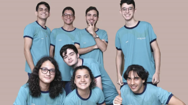 Turma de estudantes do Colégio Bernoulli em Pituba.