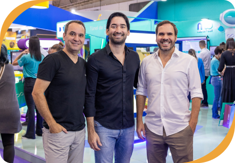 Foto dos Copresidentes do Bernoulli Educação virado para frente para a câmera