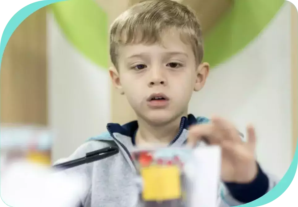 Estudante do Colégio Bernoulli durante aula.