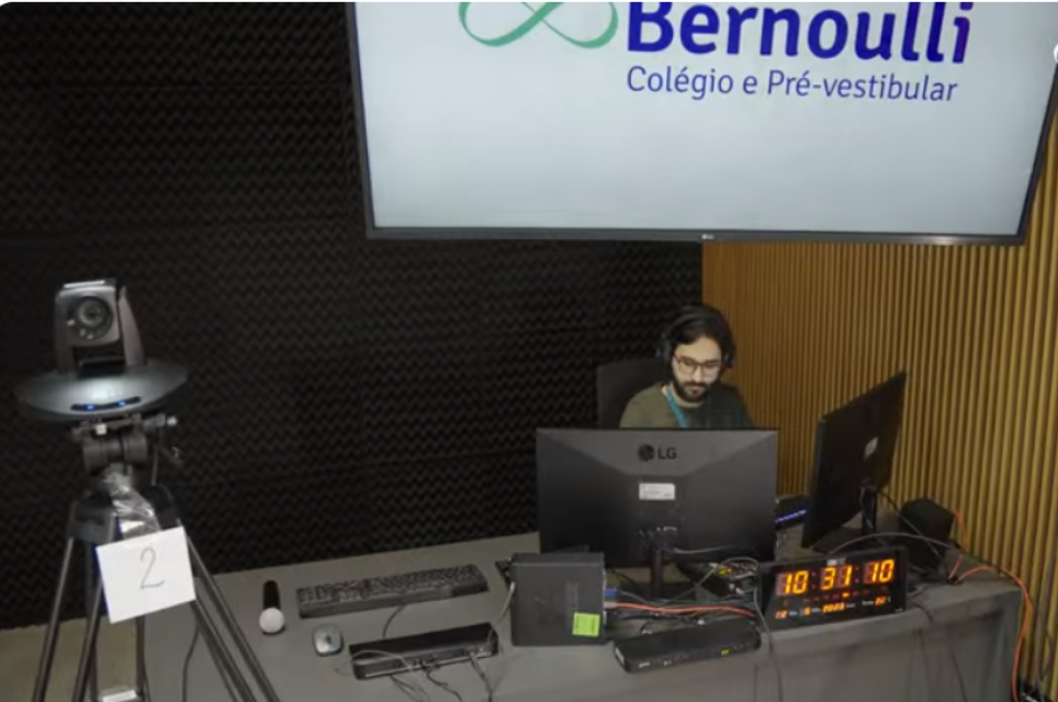 Estúdio do pré-vestibular on-line Bernoulli