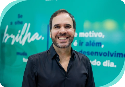 Foto do Copresidente do Bernoulli Rommel Domingos virado para frente para a câmera