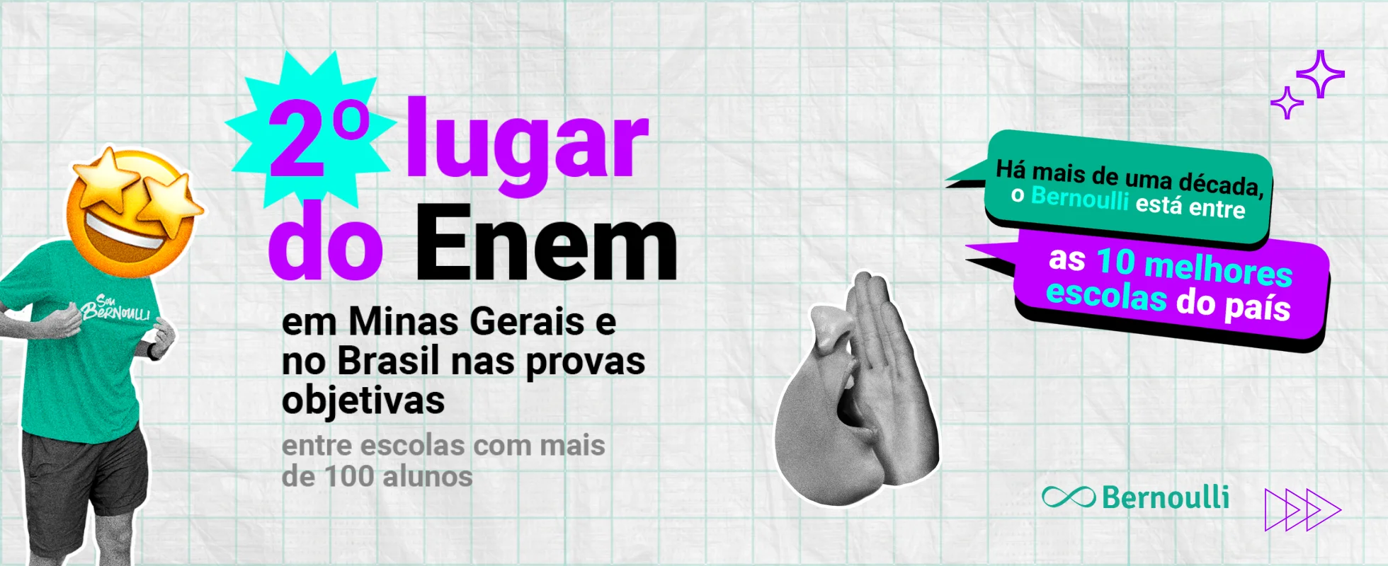 Pessoa segurando a camiseta do colégio Bernoulli com o informativo de segundo lugar do Enem em Minas Gerais e no Brasil
